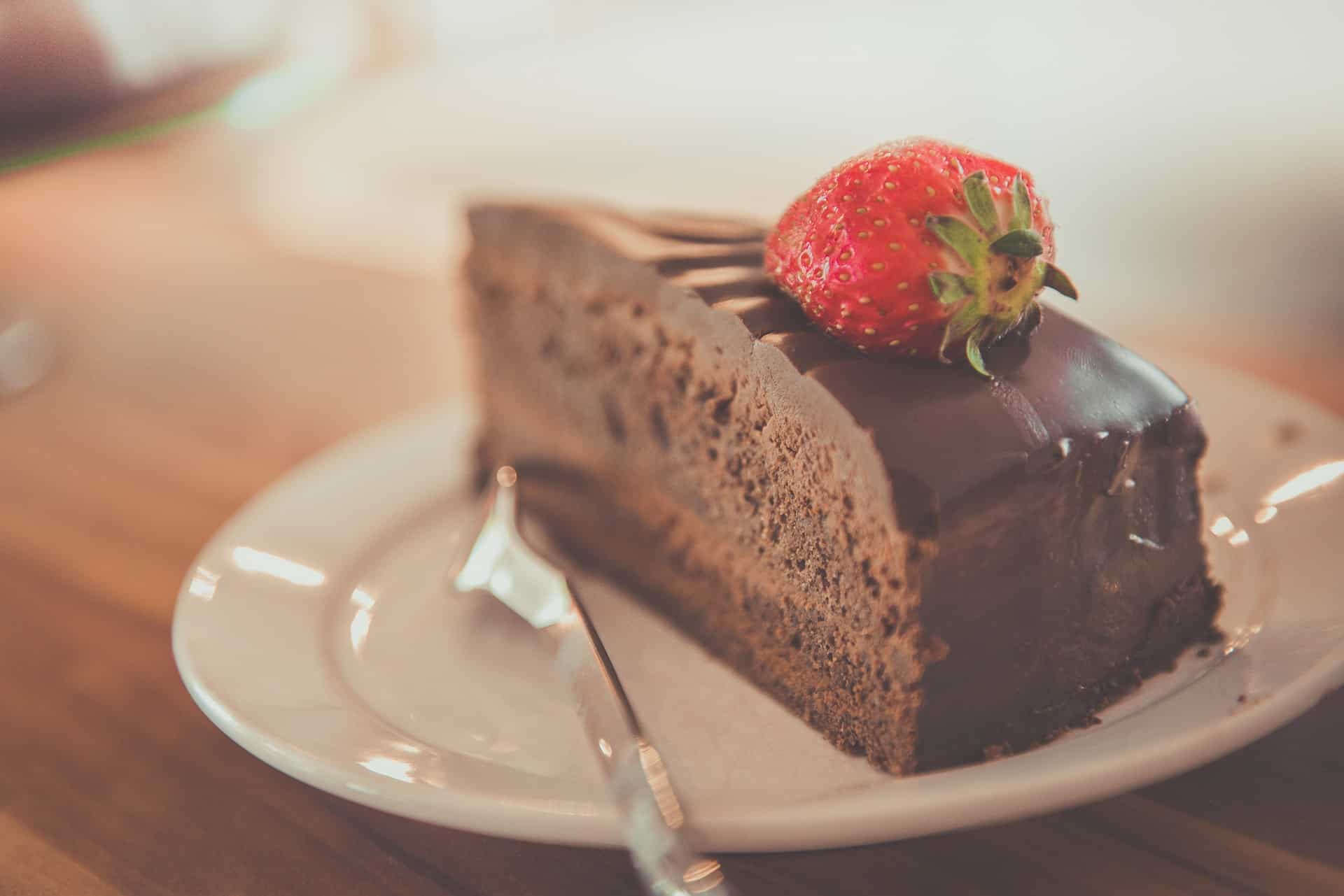 chocolate-cake-strawberry